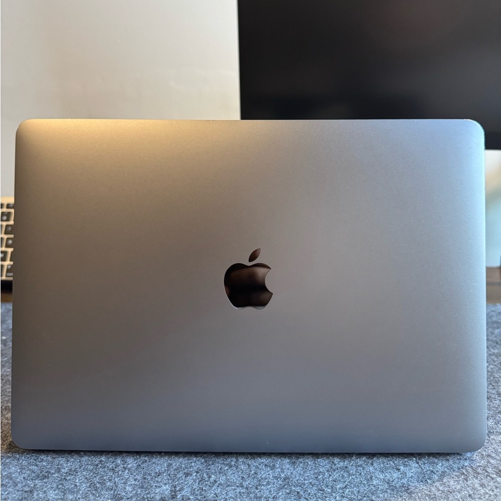 Apple MacBook Pro 2018 13 inch Touchbar